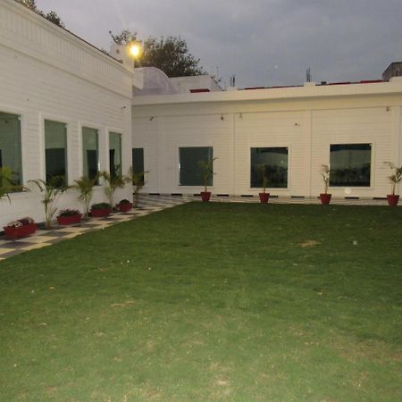 The English Garden Mohali Exterior foto